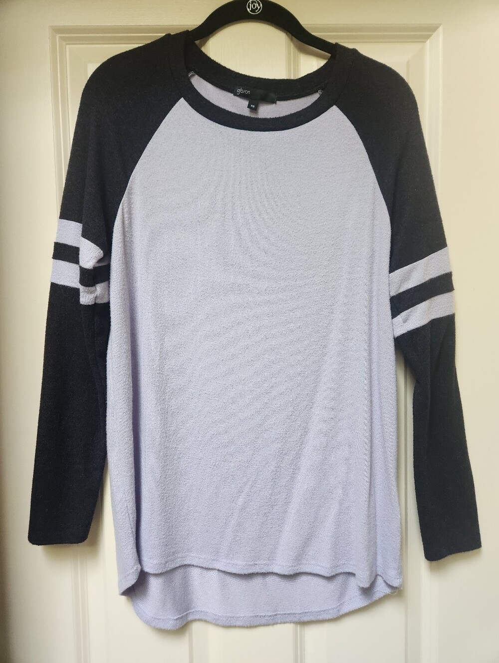 Gibson two-tone long sleeve raglan top in light purple and black, Xs